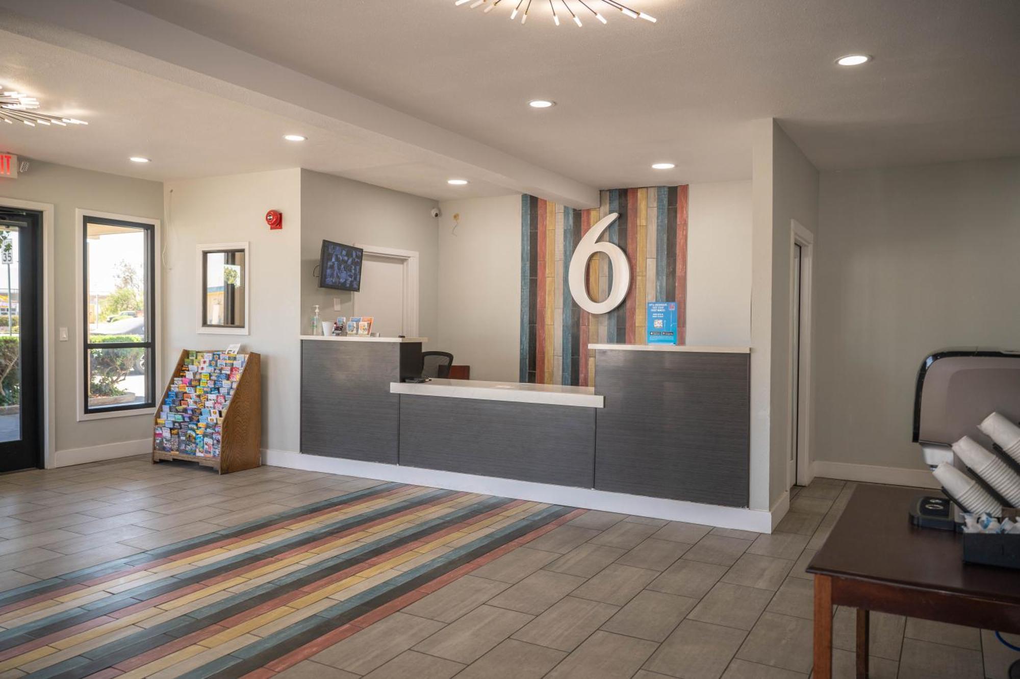 Motel 6 Soledad, Ca Eksteriør billede